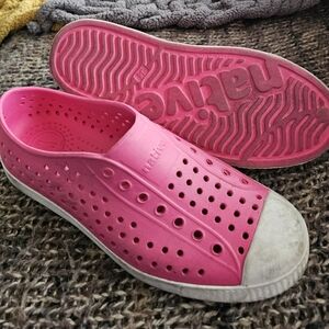 Native Slip-On Sneakers Sz 4 youth